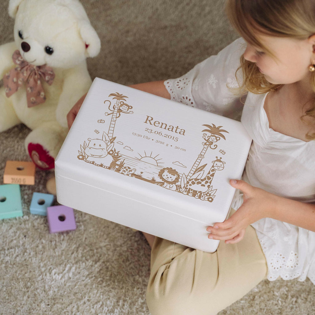 Personalisierte Box für Baby - Dschungel - Kinder Erinnerungskiste - Holzkiste Weiß, FSC® | Erinnerungsbox aus Holz - Babybox mit Gravur M | L | XL.