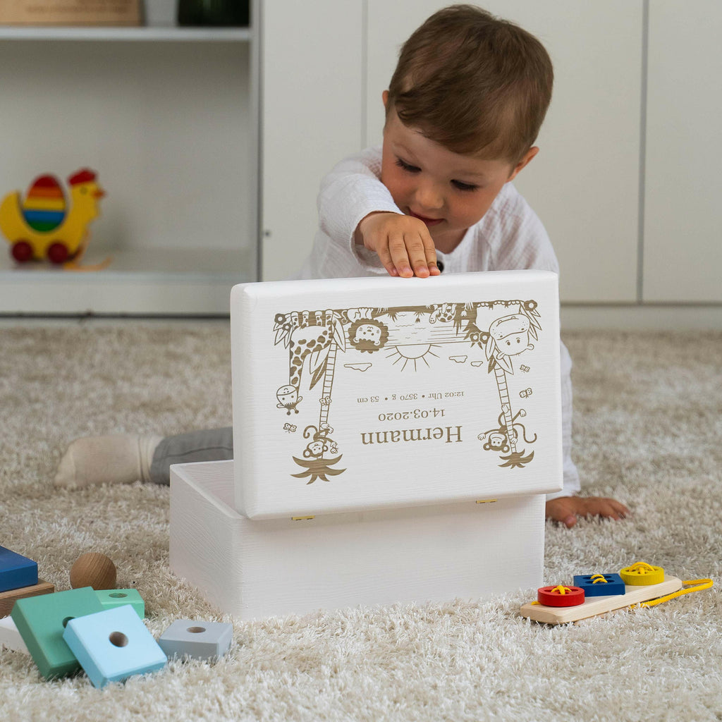 Personalisierte Box für Baby - Dschungel - Kinder Erinnerungskiste - Holzkiste Weiß, FSC® | Erinnerungsbox aus Holz - Babybox mit Gravur M | L | XL.