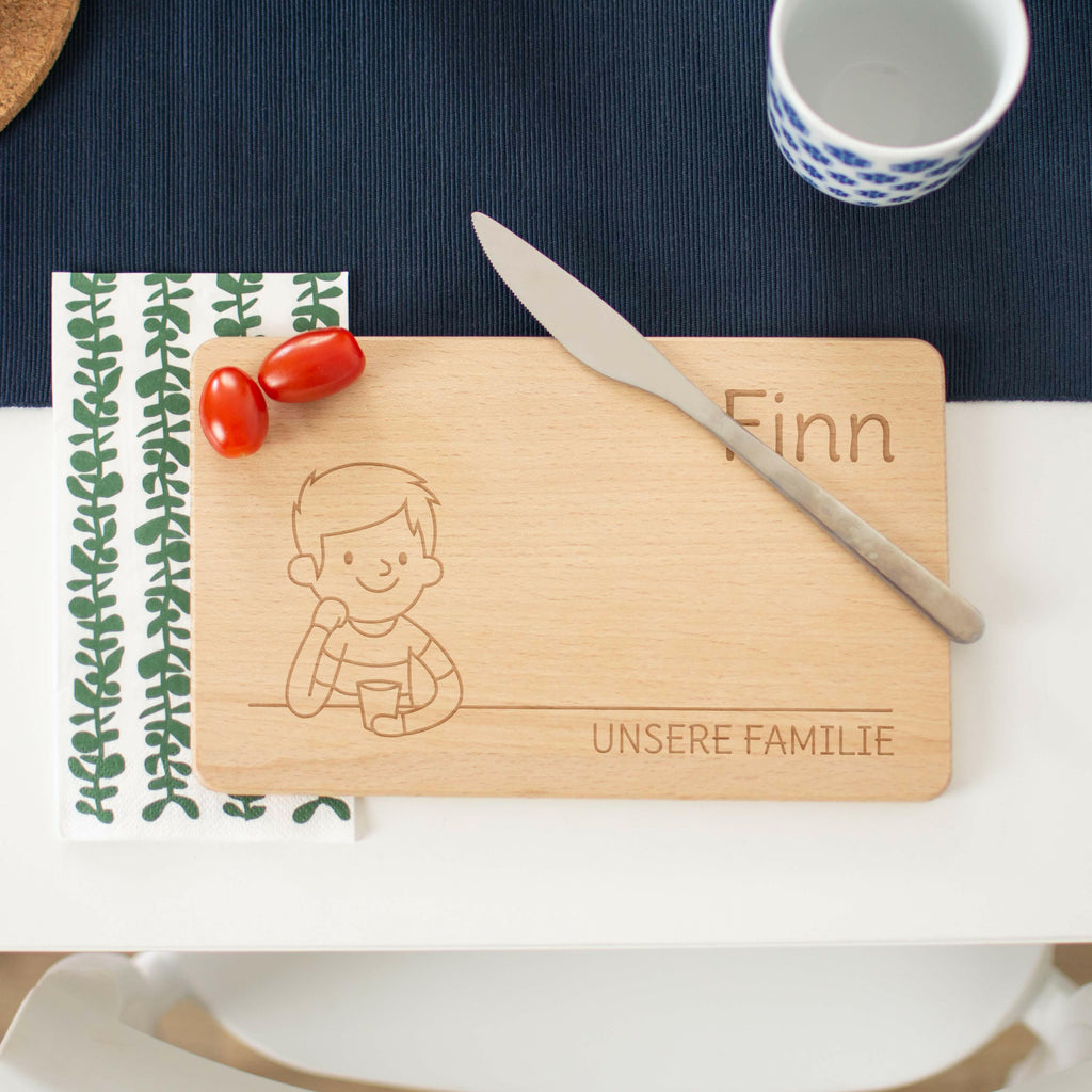 Frühstücksbrettchen für Kinder mit Gravur  - Personalisiert mit Namen - Großer Sohn "Unsere Familie" | Holz Brettchen, natur - Geschenk von Eltern.