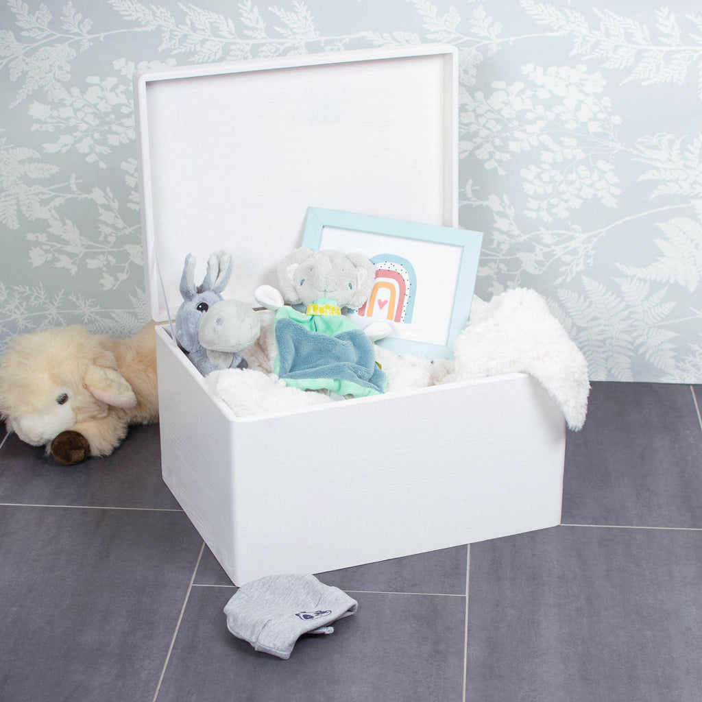 Holzkiste zur Geburt - Personalisiert - Eulen-Baby Motiv - Weiß.
