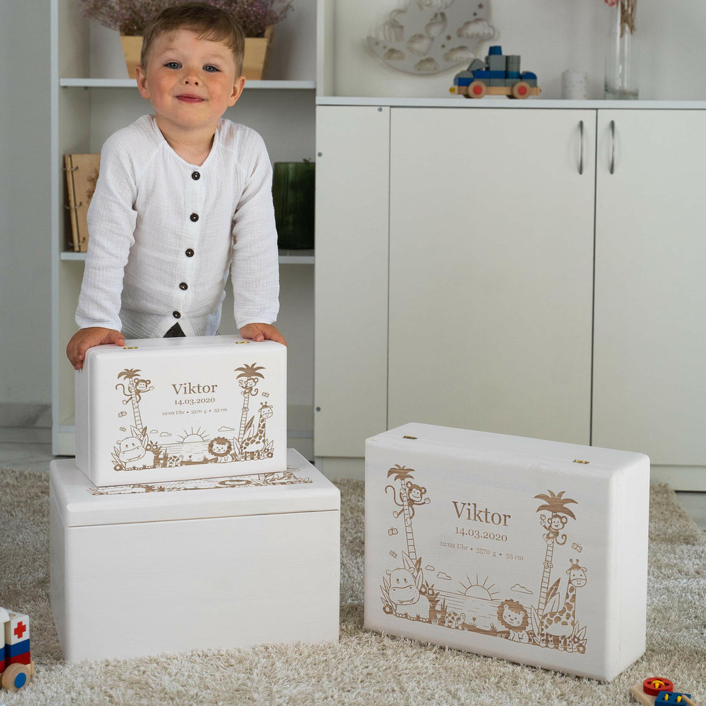 Personalisierte Box für Baby - Dschungel - Kinder Erinnerungskiste - Holzkiste Weiß, FSC® | Erinnerungsbox aus Holz - Babybox mit Gravur M | L | XL.