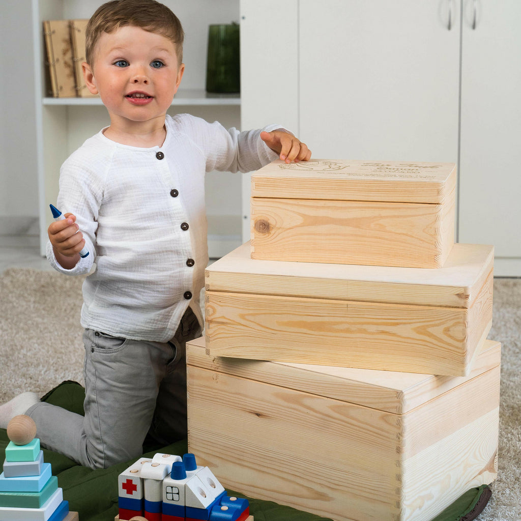 Personalisierte Erinnerungsbox als Taufgeschenk - Blumenbaby - Holzkiste, Natur, FSC® | Erinnerungskiste als Geschenk zur Taufe - Kiste aus Holz.