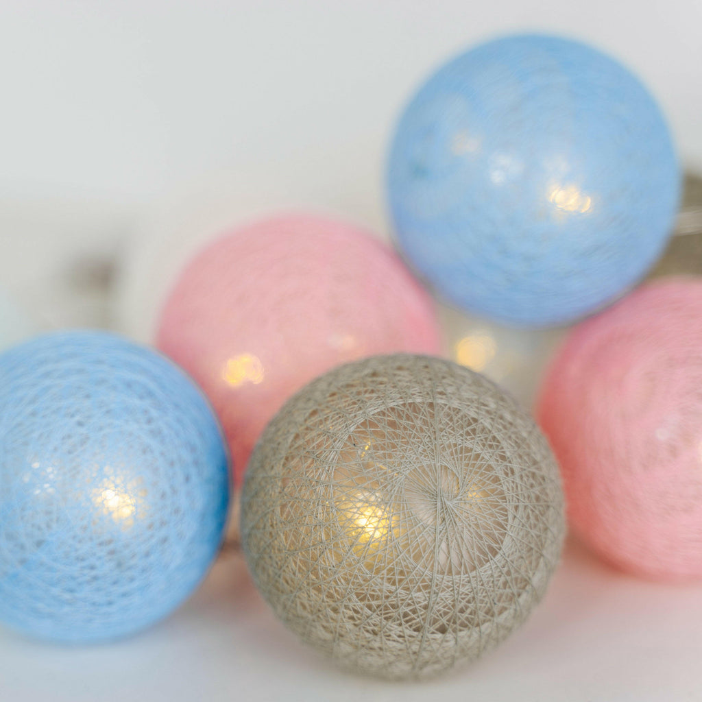 Lichterkette mit Baumwollkugeln - 10 LED-Lichter.