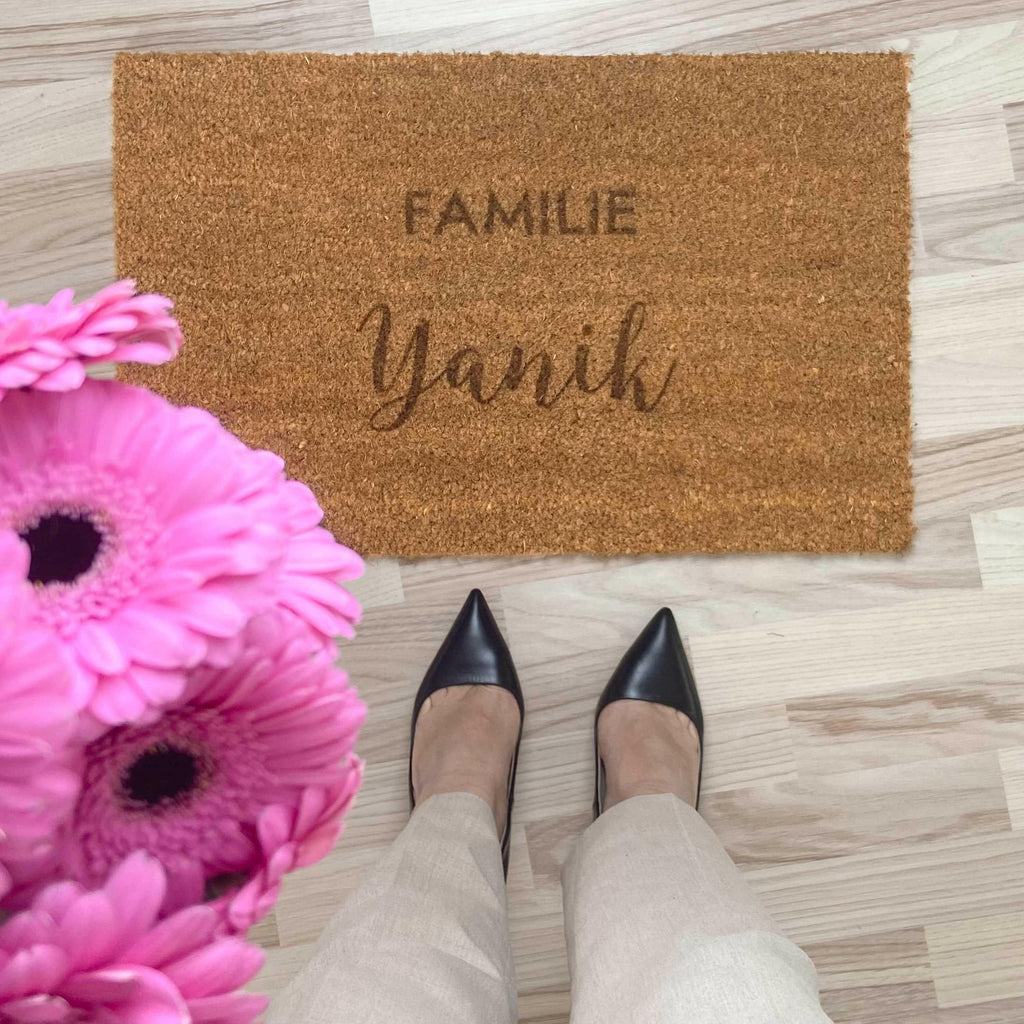 Fußmatte Personalisiert mit Namen - Willkommen bei Familie - Wunschname - ca. 60 x 40 cm, rutschfest & waschbar - Image 4