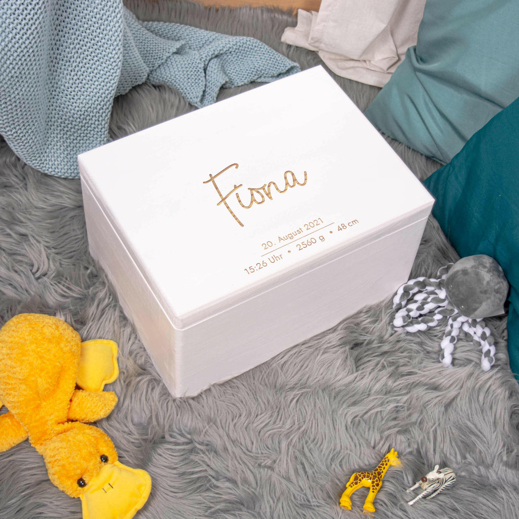 Erinnerungsbox für Baby - Niers - Holzkiste Personalisiert mit Namen - Weiß, FSC® | Erinnerungskiste mit Gravur, Babykiste groß & klein - M | L | XL.