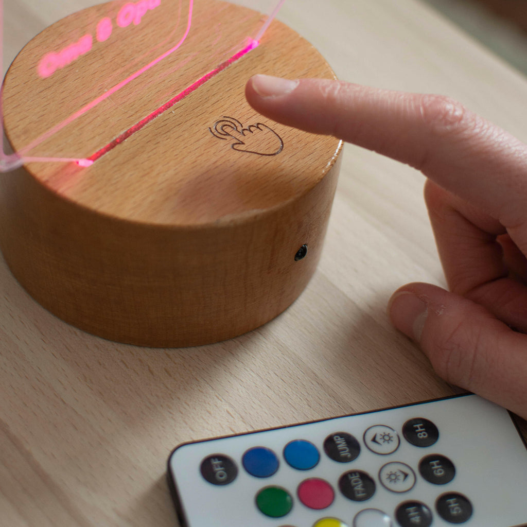 LED Stimmungslicht für Paare - Personalisiert - 3D Lampe mit Holzsockel - Willich Serie - Herz - Image 3