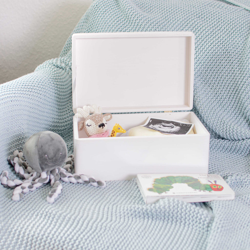 Erinnerungsbox für Baby - Regenbogen & Name - Holzkiste zur Geburt - Weß, FSC®️ | Personalisierte Erinnerungskiste als Geschenk, Babykiste - M & L.