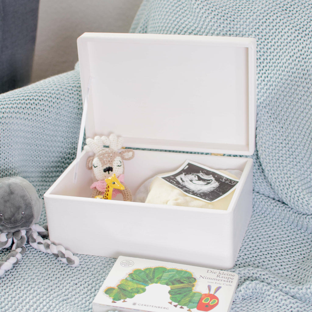 Baby Geschenk Erinnerungsbox - Regenbogen & Herzen - Holzbox Weiß Personalisiert, FSC® | Memory Box zur Geburt - Kiste aus Holz M | L | XL.