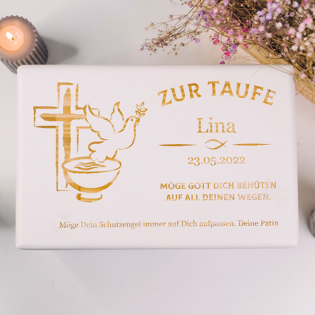 Personalisierte Erinnerungsbox als Taufgeschenk - Friedenstaube - Weiß, FSC® | Erinnerungskiste Geschenk zur Taufe für Baby von Großeltern & Paten.