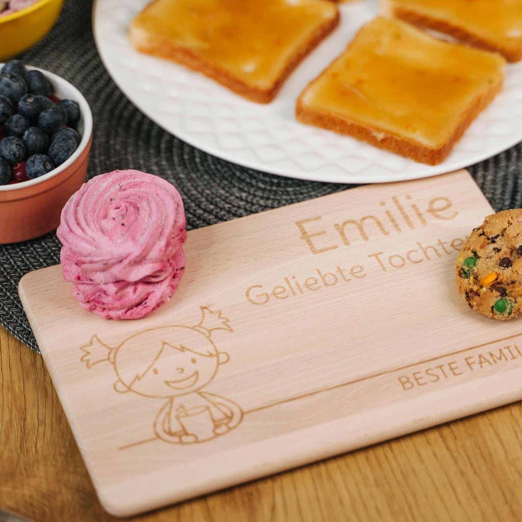 Frühstücksbrettchen für Kinder mit Gravur  - Personalisiert mit Namen - Mittlere Tochter "Unsere Familie" | Holz Brettchen, natur, Geschenk von Eltern.