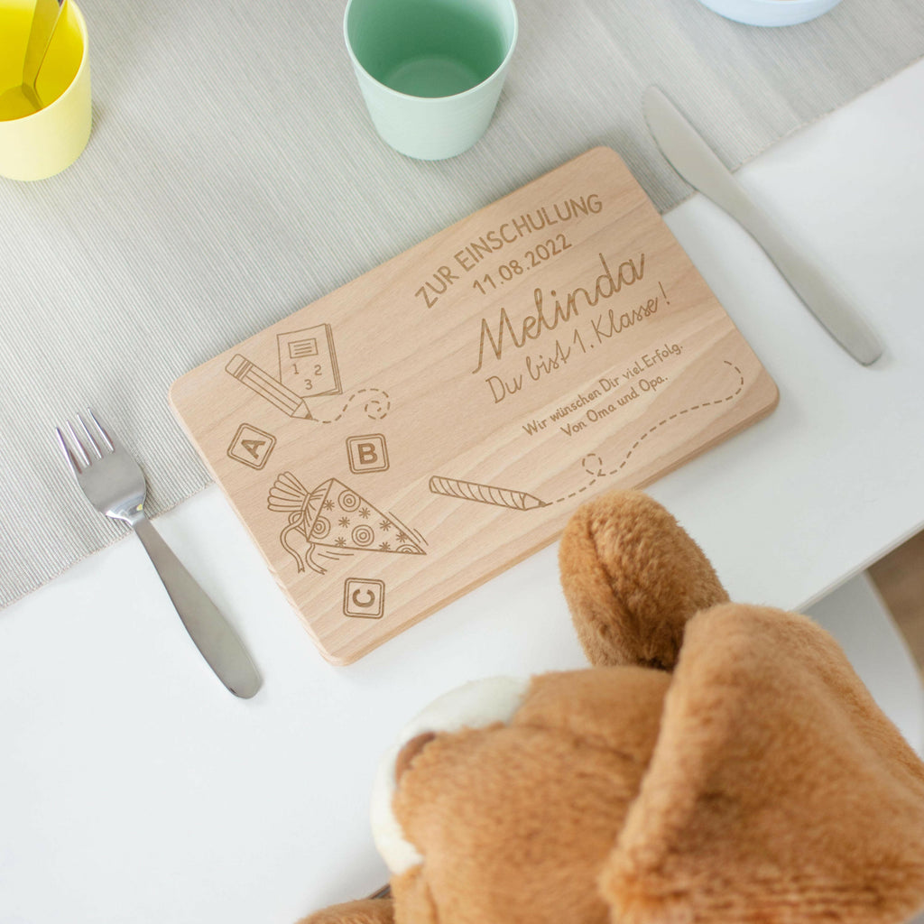 Frühstücksbrettchen für Kinder mit Gravur  - Personalisiert mit Namen - Schultüte  | Holz Brettchen, natur - Geschenk zur Einschulung Erstklässler.