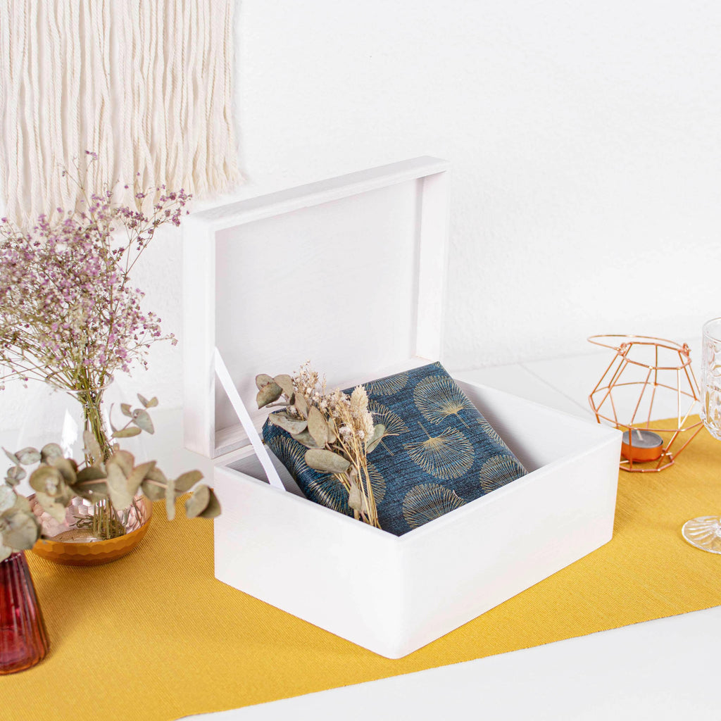 Erinnerungsbox zur Hochzeit - Blumenkleid - Hochzeitskiste personalisiert mit Gravur - Holzkiste Weiß, FSC®️ | Erinnerungskiste Holzbox Erinnerung.