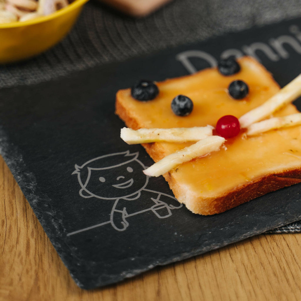 Frühstücksbrettchen für Kinder mit Gravur  - Personalisiert mit Namen - Kleiner Sohn "Unsere Familie" | Schieferstein - Geschenk von Eltern.