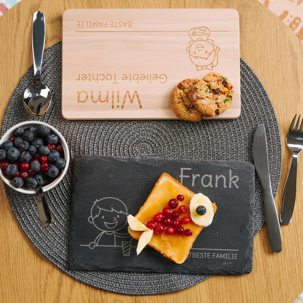Frühstücksbrettchen für Kinder mit Gravur  - Personalisiert mit Namen - Mittlerer Sohn "Unsere Familie" | Schieferstein - Geschenk von Eltern.