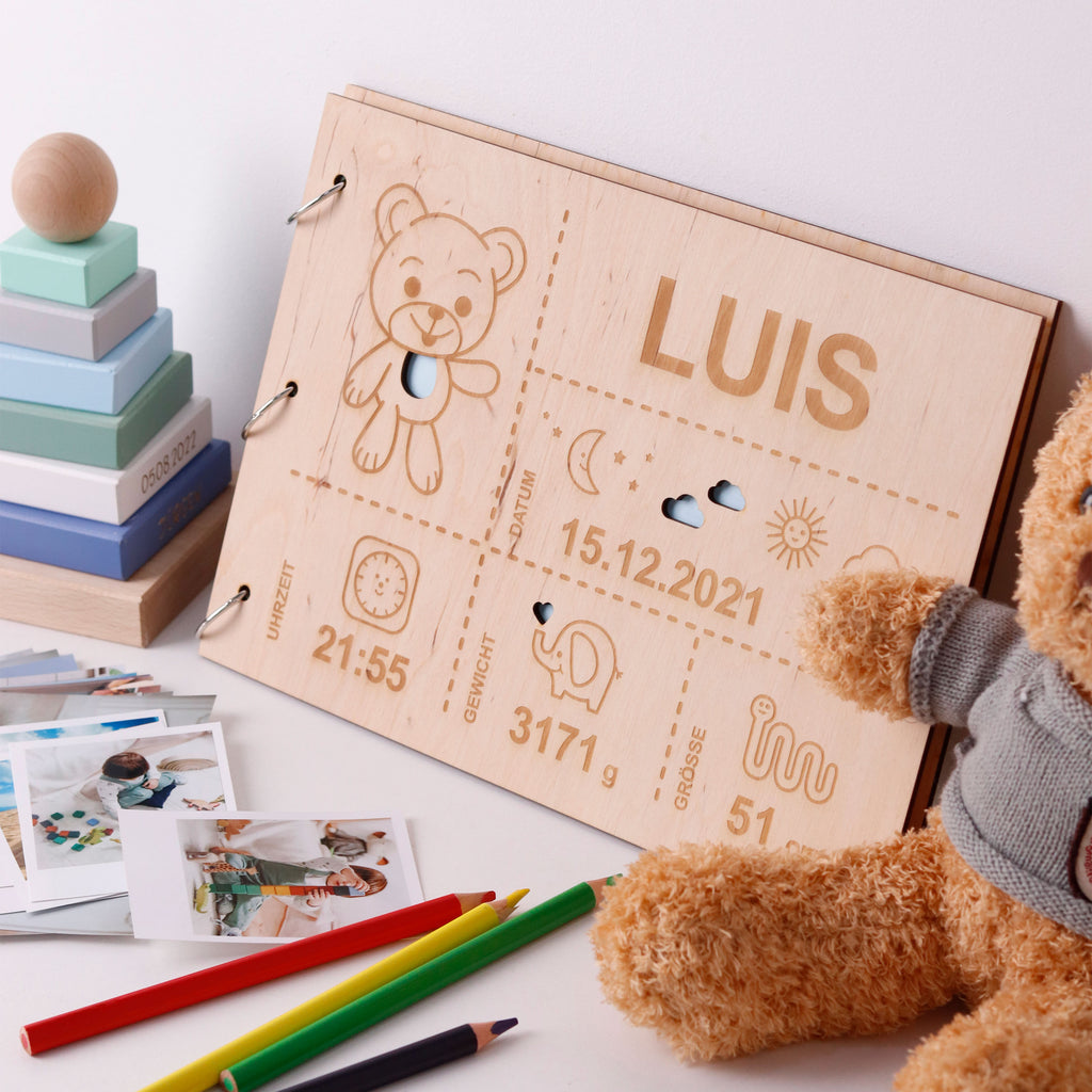 Fotoalbum Baby personalisiert mit Gravur - Gästebuch für Babyparty aus Holz - Teddybär | natur, A4 Format  - Erinnerungsbuch zum Selbstge.