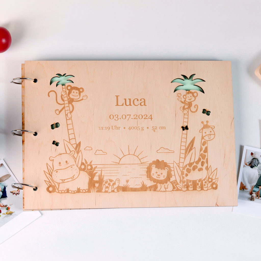 Fotoalbum Baby personalisiert mit Gravur - Gästebuch für Babyparty aus Holz - Dschungel | natur, A4 Format  - Erinnerungsbuch zum Selbstge.