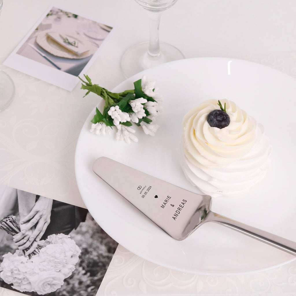 Tortenheber mit Gravur zur Hochzeit - Kuchenheber Personalisiert als Geschenke -  Ringe Motiv | Edelstahl - Hochzeitsgeschenk für Brautpaare.