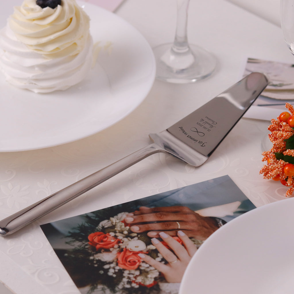Tortenheber mit Gravur zur Hochzeit - Kuchenheber Personalisiert als Geschenke - Unendlichkeit Motiv | Edelstahl - Hochzeitsgeschenk für Brautpaare.