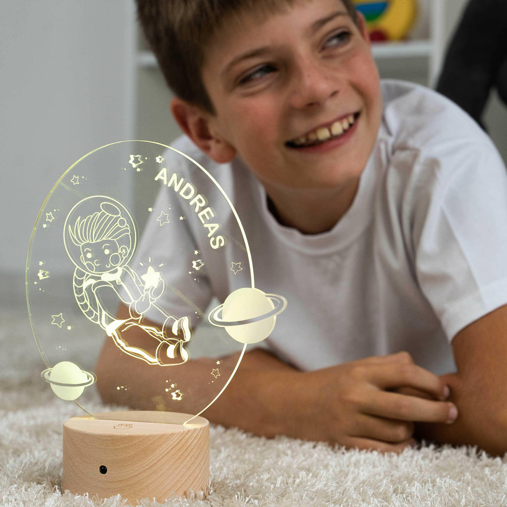 LED Kinder Nachtlicht - Personalisiert - Schlummerlicht Baby mit Namen - Astronaut 3D Lampe - Image 3
