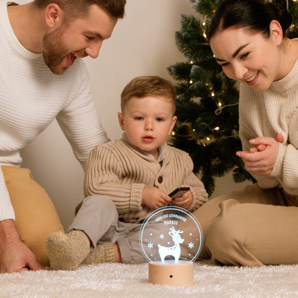LED Kinder Nachtlicht - Personalisiert - Weihnachtsrentier - Acrylglas mit Holzsockel - Image 6