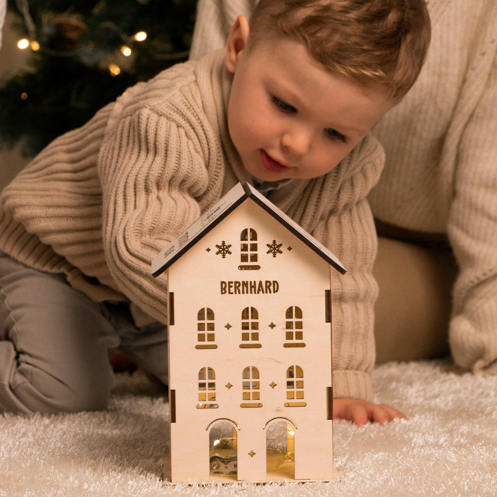 Weihnachtsdeko - Personalisiert - beleuchtetes Holzhäuschen - Größe L - Image 6