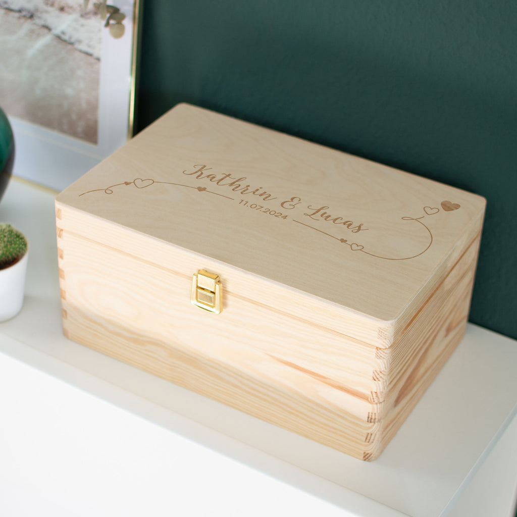 Erinnerungsbox zur Hochzeit - Willich - Hochzeitskiste personalisiert mit Gravur - Holzkiste Natur, FSC® - Image 8
