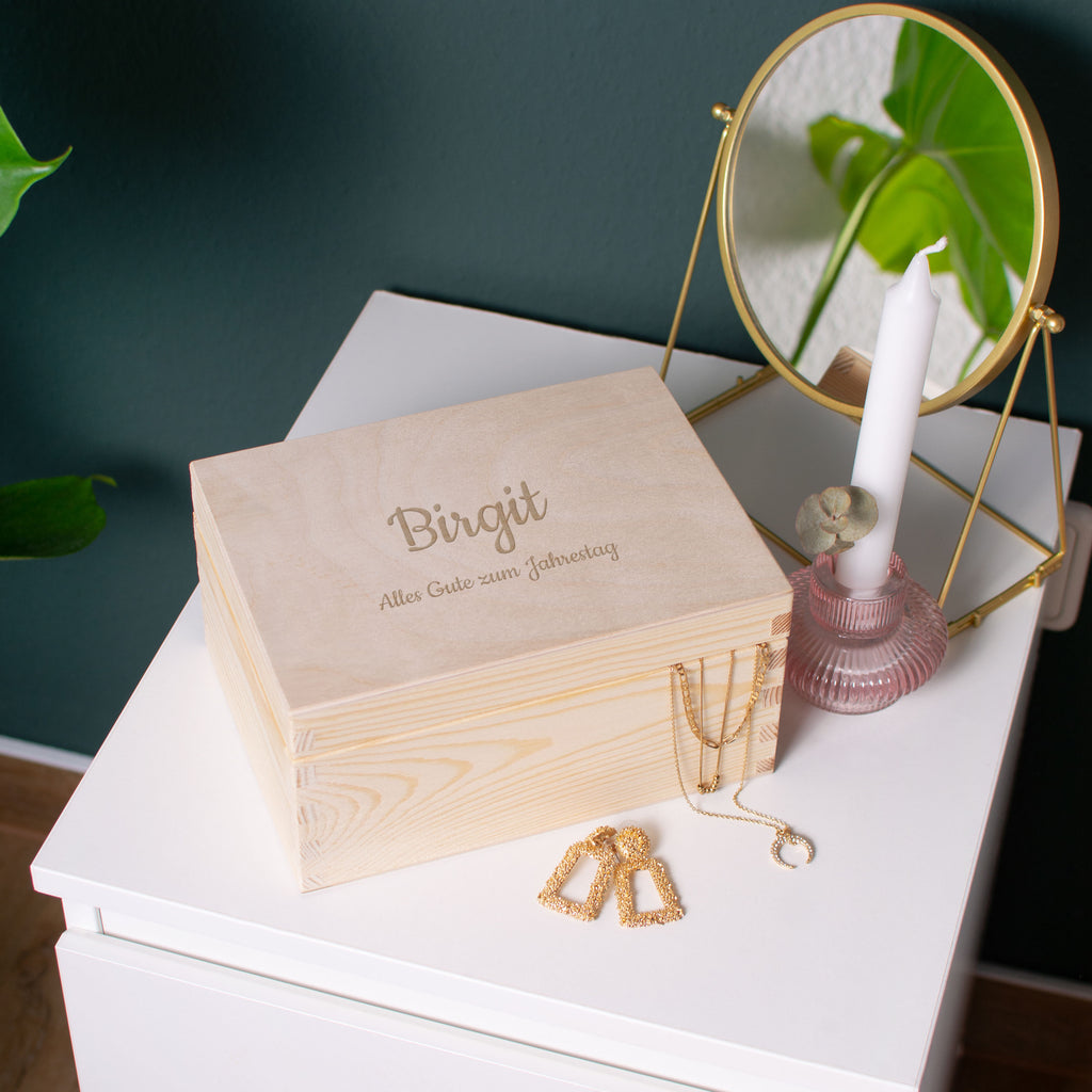 Erinnerungsbox Personalisiert mit Wunschtext Gravur - Geschenkkiste & Holzbox | Natur Holz Kiste FSC® - Holzkiste mit Deckel & Wunschgravur.