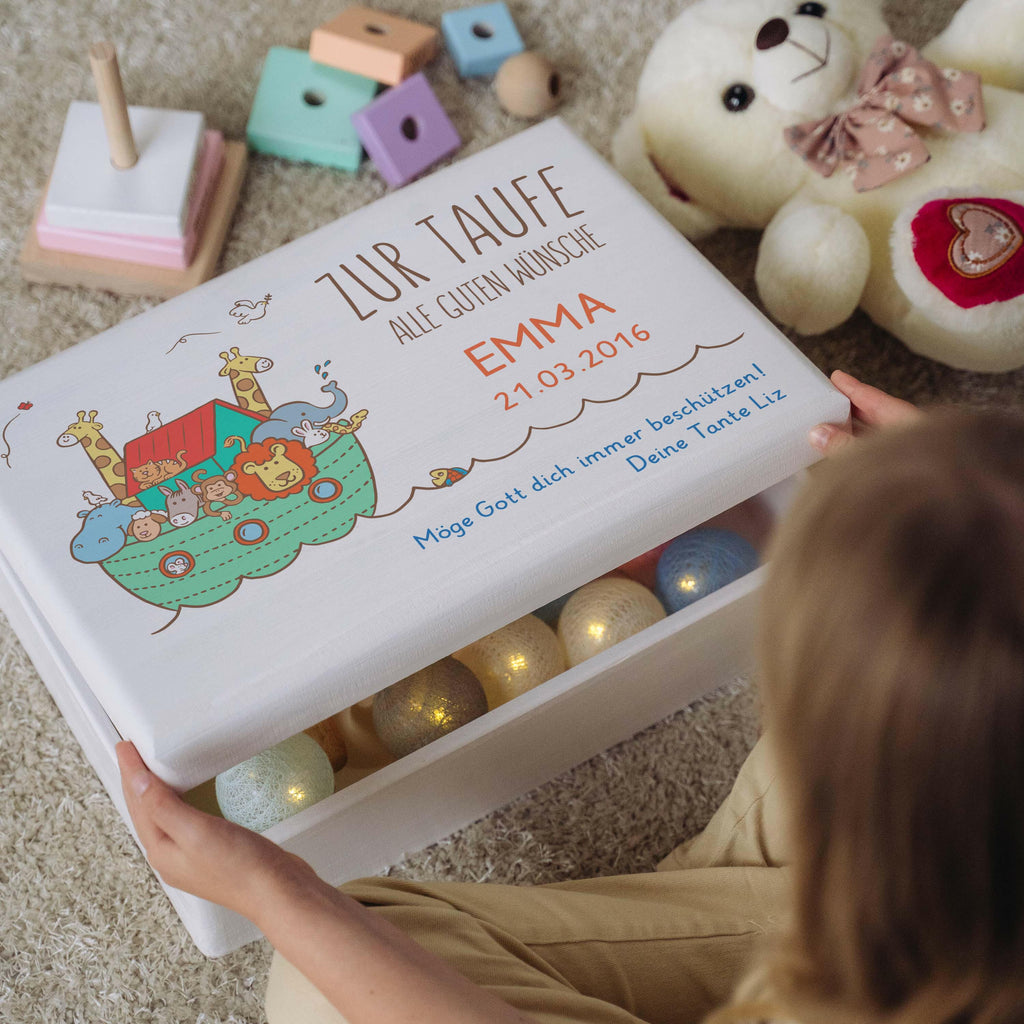 Personalisierte Erinnerungsbox als Taufgeschenk - Arche Noah UV Druck - Kiste Weiß FSC® | Erinnerungskiste als Geschenk zur Taufe für Junge & Mädchen.