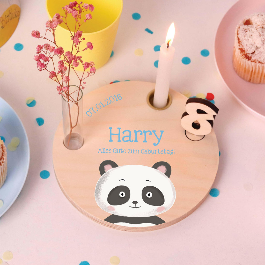 Personalisierter Geburtstagsteller aus Holz mit Kerzenhalter, Vase & Zahlen - Panda Motiv - Image 4