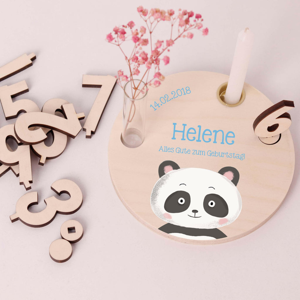 Personalisierter Geburtstagsteller aus Holz mit Kerzenhalter, Vase & Zahlen - Panda Motiv - Image 8