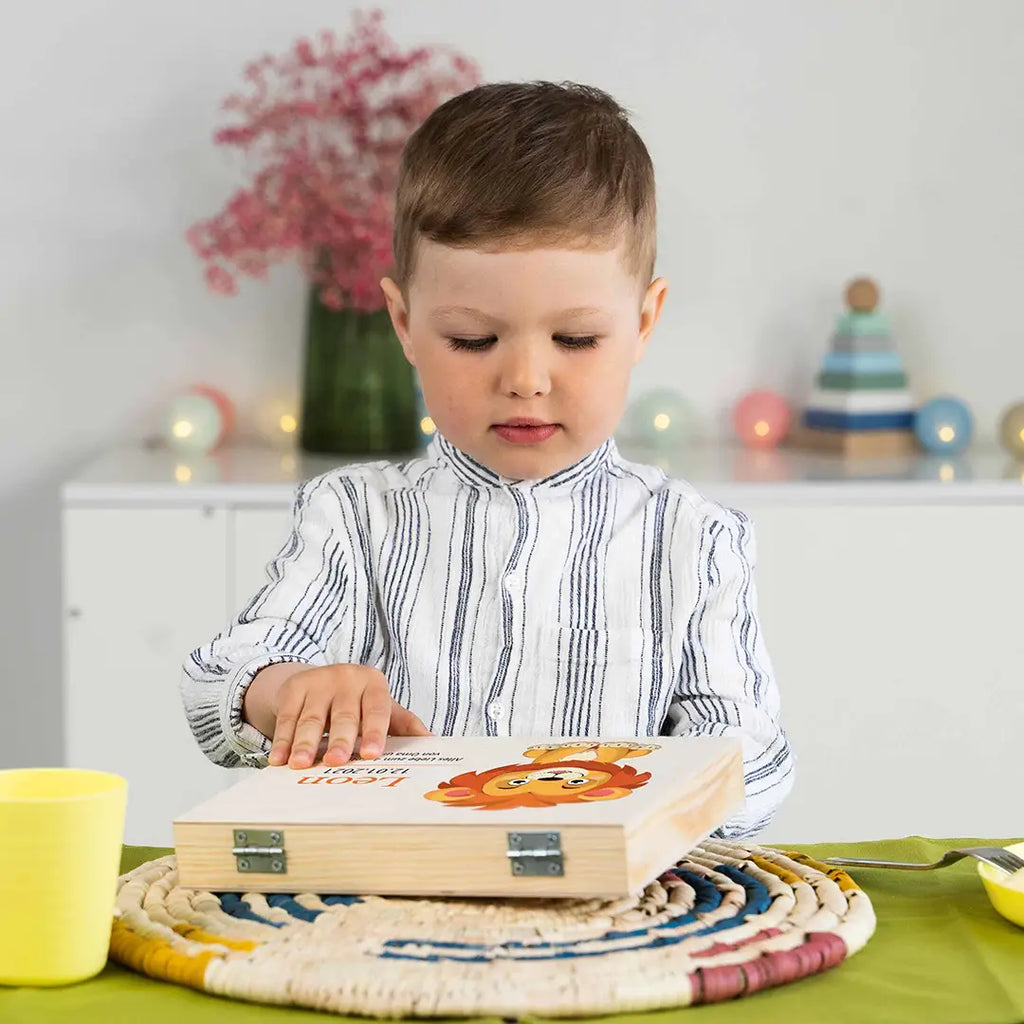 Kinderbesteck personalisiert mit Namen - Besteckset Löwe Motiv - Image 4