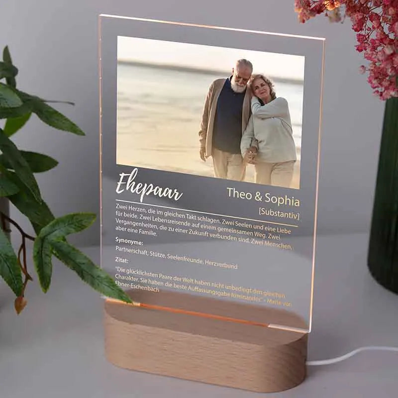 Design Glas Bild mit Foto Acrylglas & Drei Holzsockel | Definition Ehepaar - Image 9