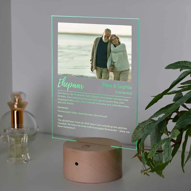 Design Glas Bild mit Foto Acrylglas & Drei Holzsockel | Definition Ehepaar - Image 5