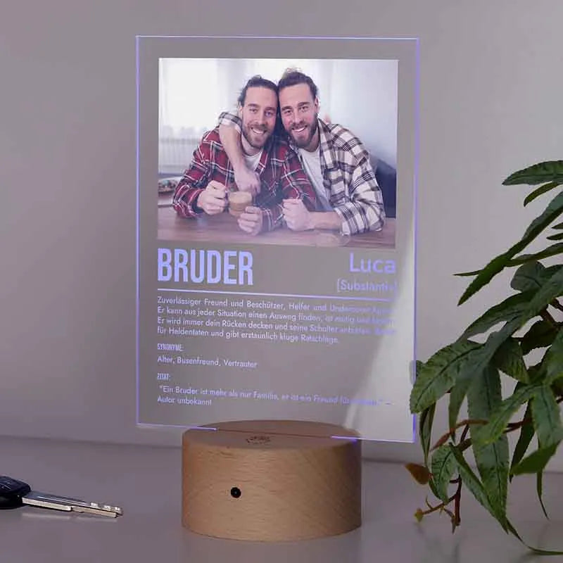 Design Glas Bild mit Foto Acrylglas & Drei Holzsockel | Definition Bruder - Image 1