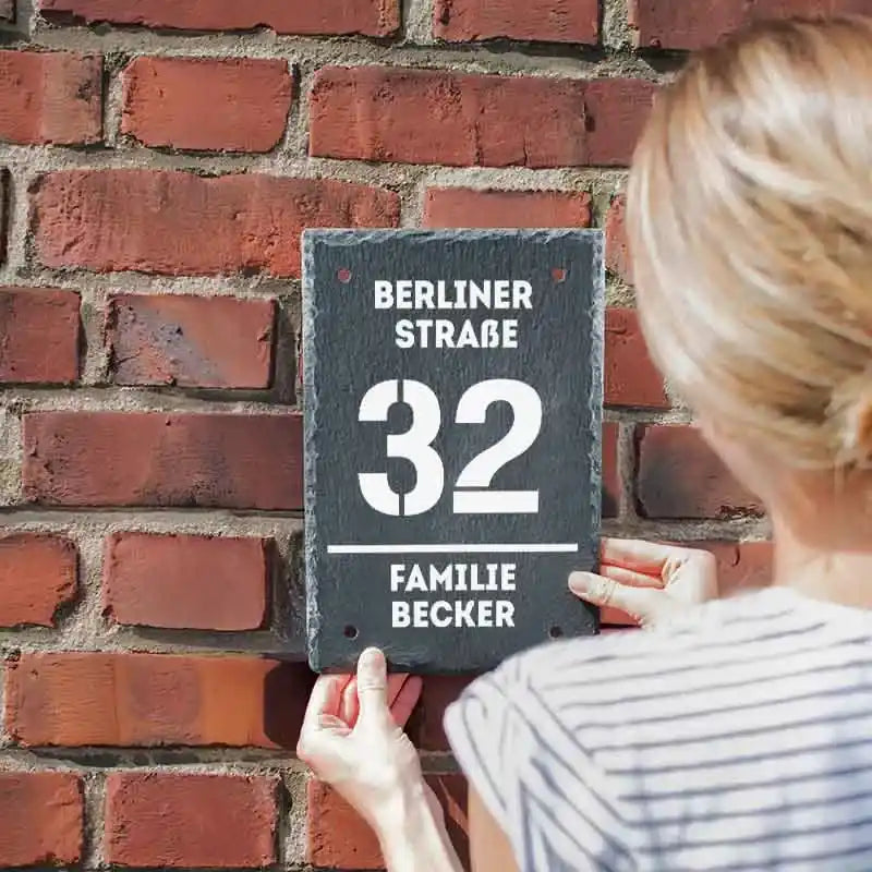 Türschild Personalisiert - Druck mit Familienname & Adresse - Vertikales Hausschild mit Hausnummer - Image 4