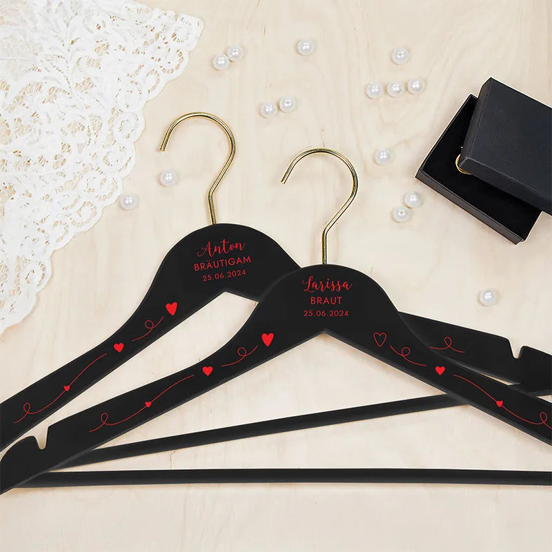 2er-Set Personalisierter Kleiderbügel zur Hochzeit  | Willich in Rot - Schwarz - Image 4