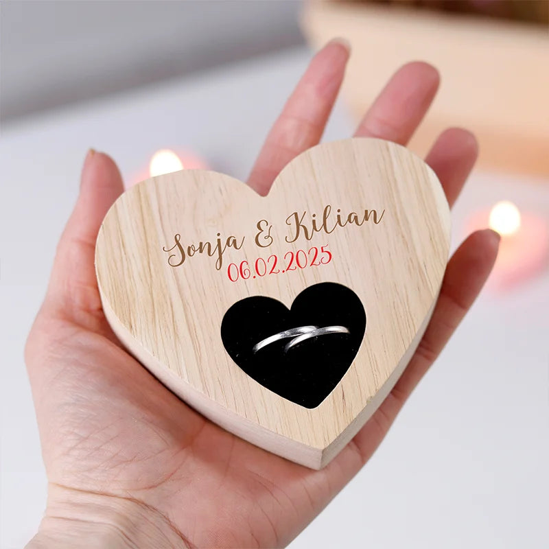 Personalisiertes Ringkissen zur Hochzeit & Verlobung mit Namen & Datum - Image 2
