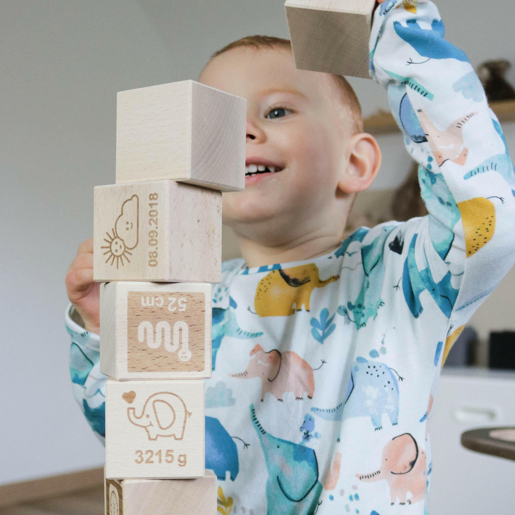 Holzwürfel - Personalisiert mit Namen - Holzspielzeug mit Gravur - 6er Würfel Set - Teddybär - Image 4