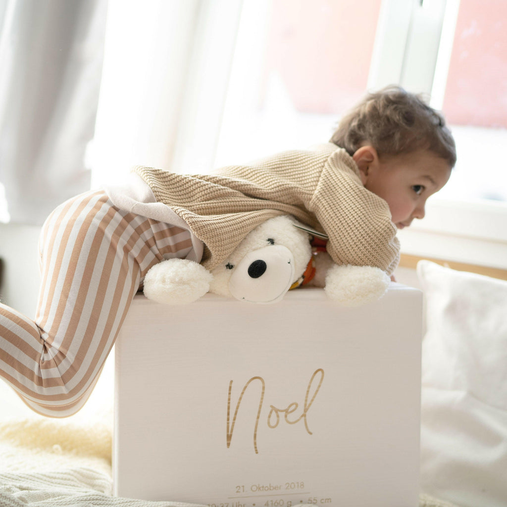 Erinnerungsbox für Baby - Niers - Holzkiste Personalisiert mit Namen - Weiß, FSC® | Erinnerungskiste mit Gravur, Babykiste groß & klein - M | L | XL.