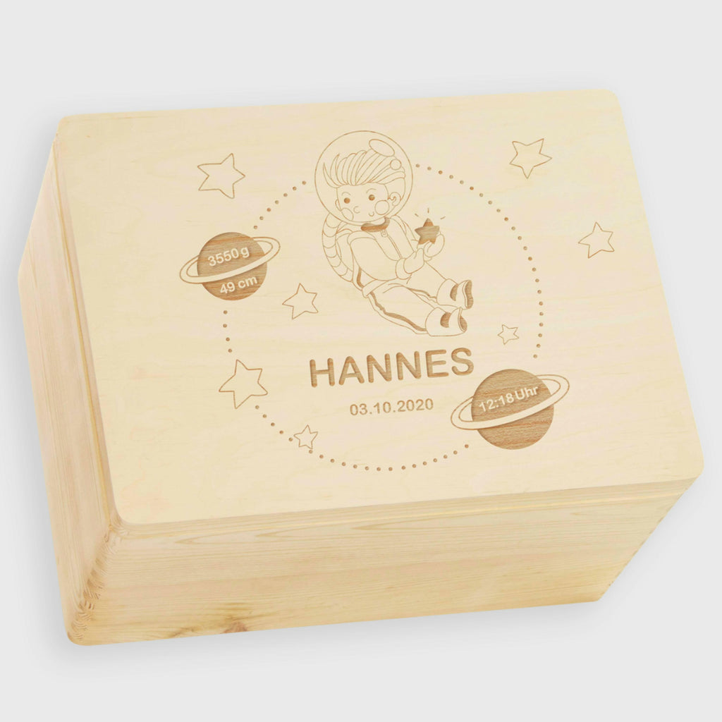 Erinnerungsbox für Baby - Personalisiert - Astronaut Motiv - Natur.