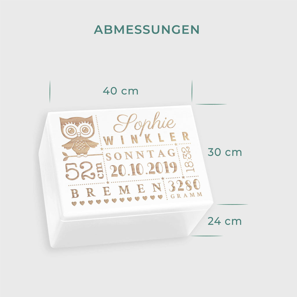 Holzkiste zur Geburt - Personalisiert - Eulen-Baby Motiv - Weiß.