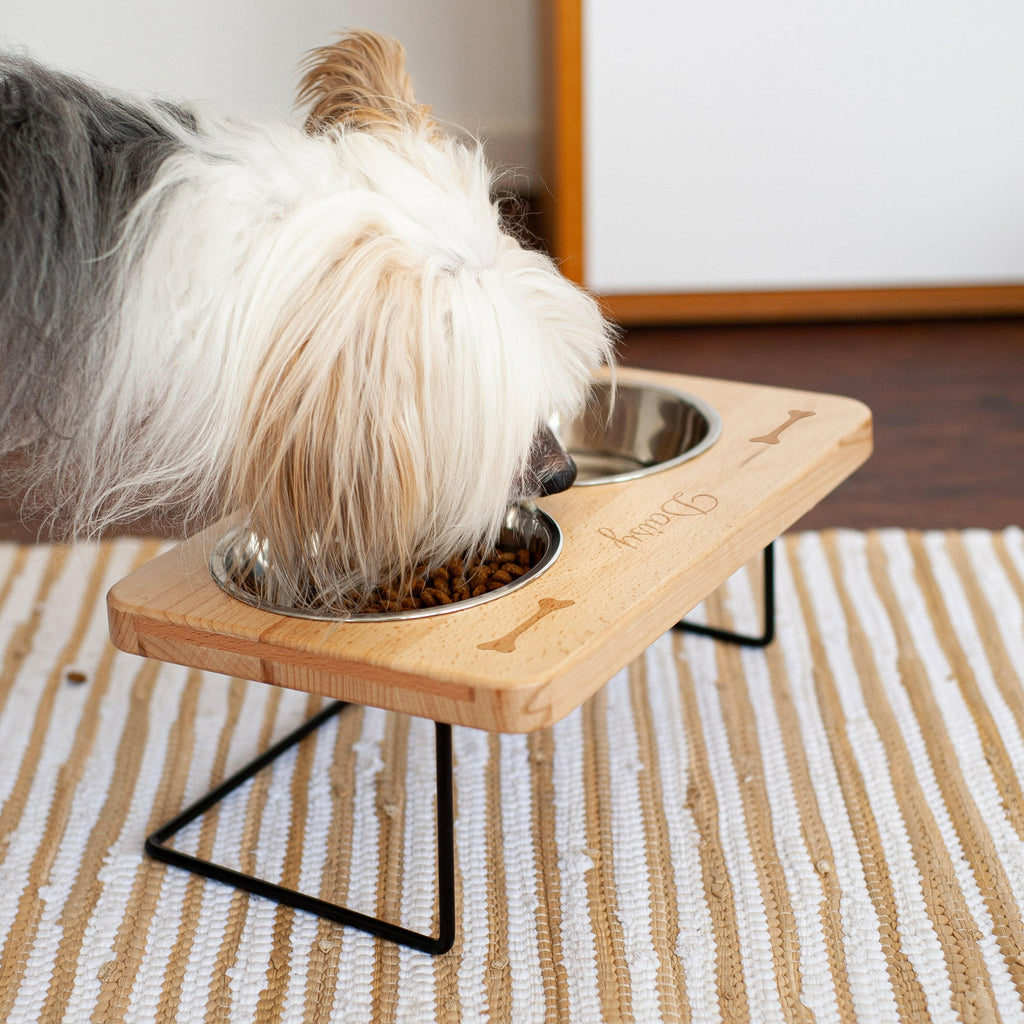 Futterstation für Hund & Katze - Personalisiert - mit Metallgestell - Natur.