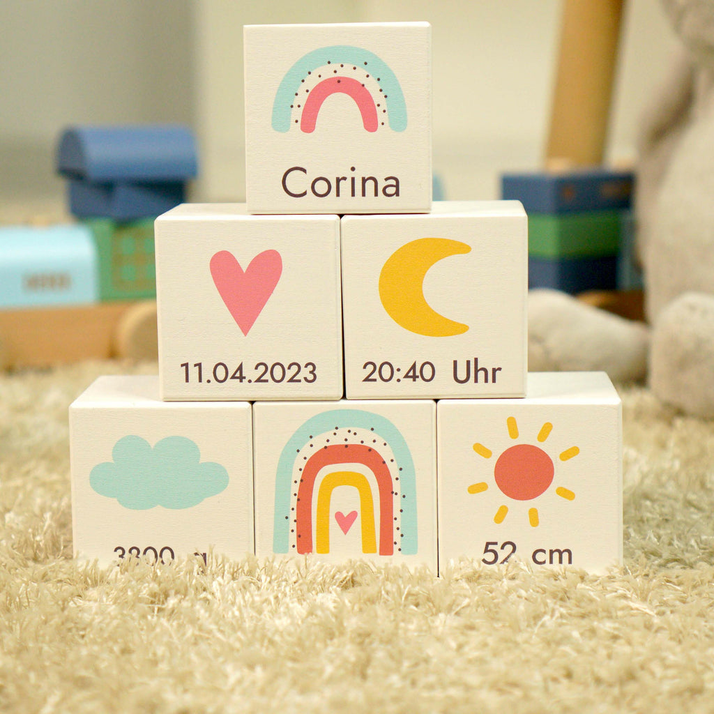 Holzwürfel - Personalisiert mit Namen - Holzspielzeug mit Gravur - 6er Würfel Set - Regenbogen - Weiß - Image 2