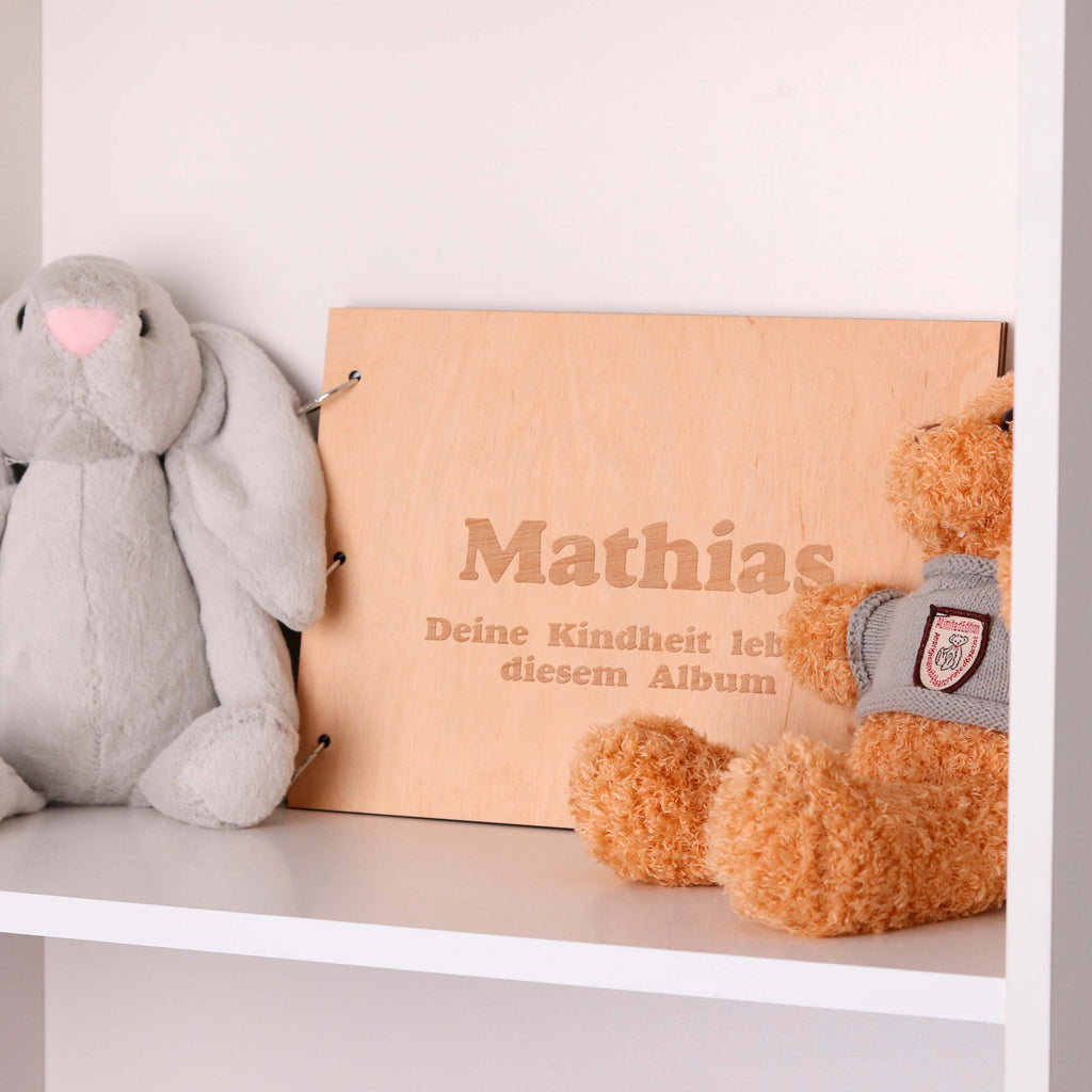 Fotoalbum & Gästebuch aus Holz personalisiert mit Wunschtext Gravur - A4 Format - Geschenk für die Feiertage - Schriftart & Papierset Wählbar.