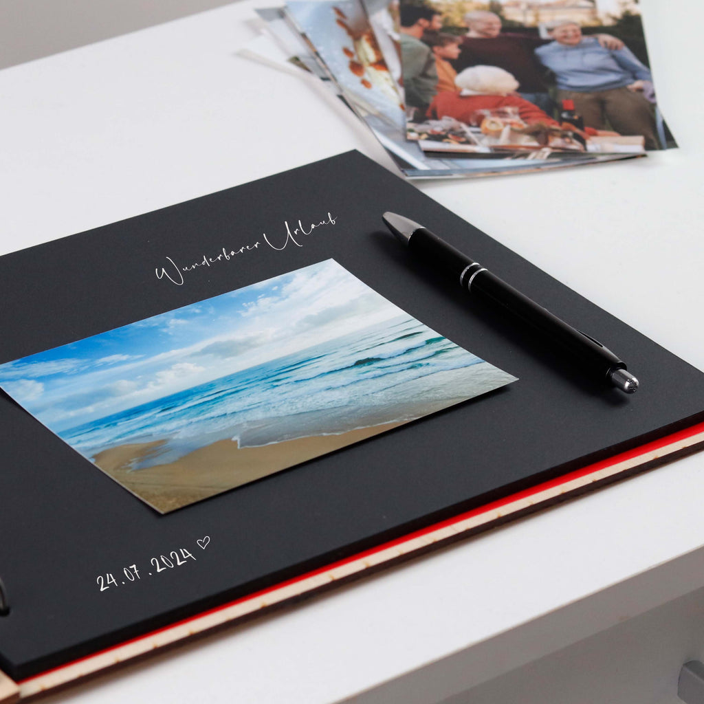 Fotoalbum & Gästebuch aus Holz personalisiert mit Wunschtext Gravur - A4 Format - Geschenk für die Feiertage - Schriftart & Papierset Wählbar.